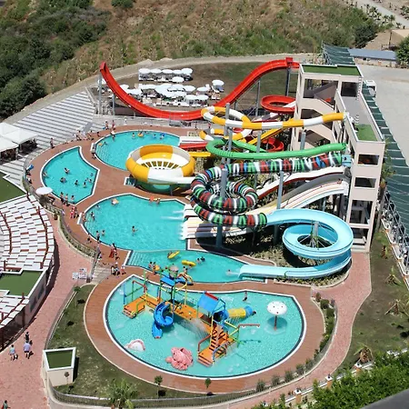 Gold Private Pool 3+1 With Free Aquapark
